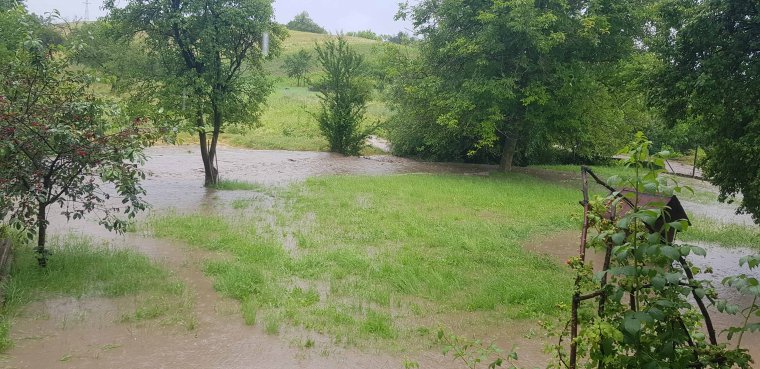Magyarfenesi utcákat és kerteket öntött el az árvíz
