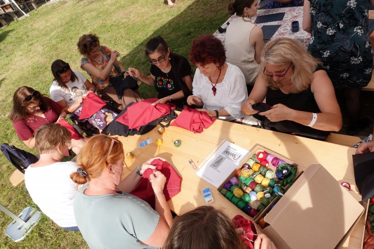 Mikházi szabadegyetem: a népművészet okítása, egyben éltetése