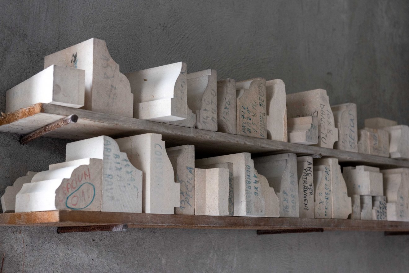 Kőminták raktáron. Műemléképületek felújításában is részt vesznek •  Fotó: Kiss Gábor