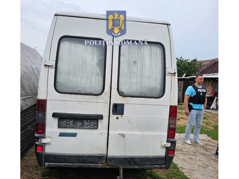 Elkobzott jármű. A négy rabló váltogatta a teherjárművek rendszámtábláját •  Fotó: Román Rendőrség