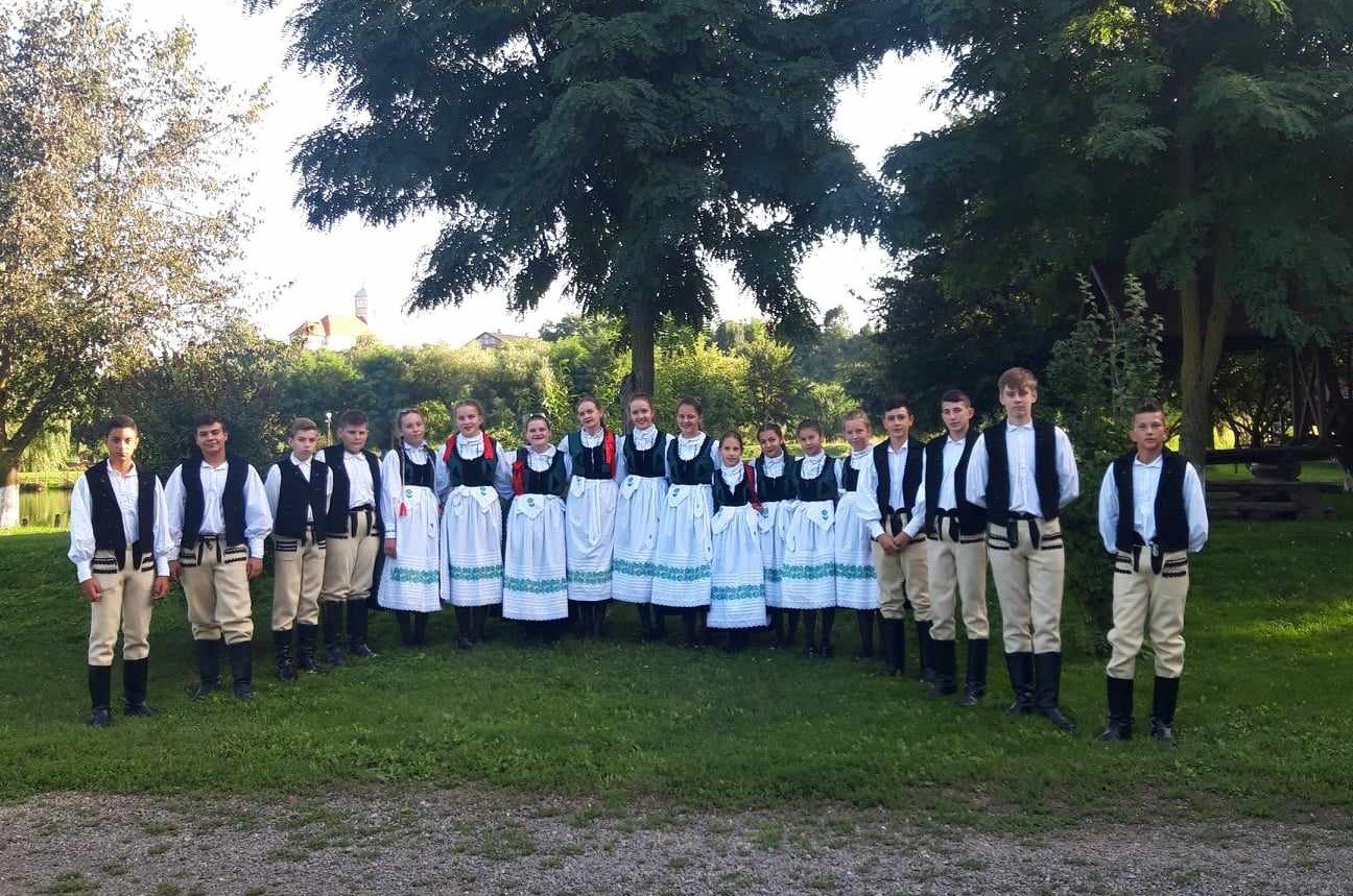 Vajdaszentiványi hagyományőrző néptánccsoport •  Fotó: Hagyományok Háza