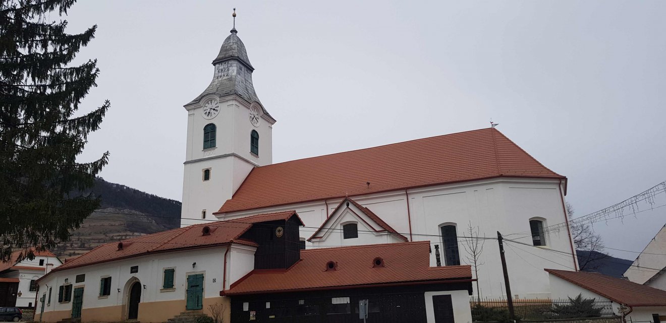Torockó unitárius temploma a falu központjában •  Fotó: Makkay József