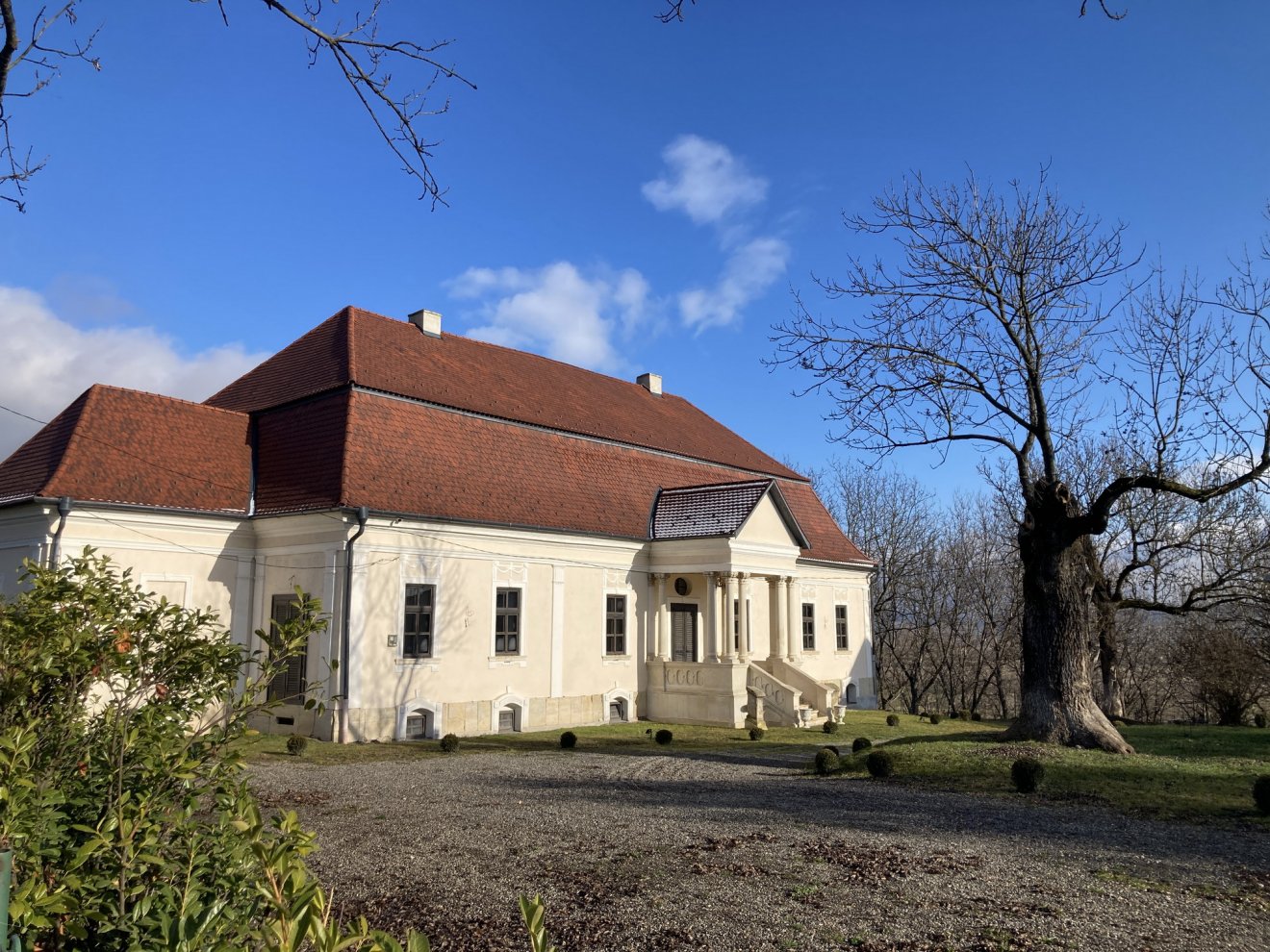 A Zichy kastélyt a Zichy-család sikerrel visszaigényelte és felújította . •  Fotó: Hagyományok Háza