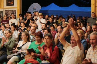 Tusványosi csűrdöngölő – a Hagyományok Háza a Bálványosi Nyári Szabadegyetem és Diáktáborban