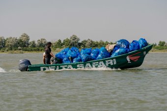 Szemétgyűjtő akciót szervezett a Duna-deltában az OTP Bank