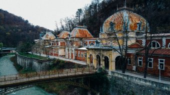 Herkulesfürdői Versay – egy szállodai portás miatt pusztul a híres fürdőváros