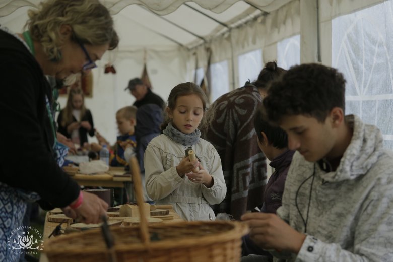 Az alapítvány programjaiban fontos helyet foglalnak el a gyerekfoglalkozások •  Fotó: Hagyományok Háza