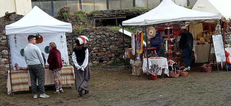 Az eseményekről immár elmaradhatatlan kürtös kalácstól a kézműves termékekig mindenki megtalálta a maga számára megfelelő árút •  Fotó: Nánó Csaba