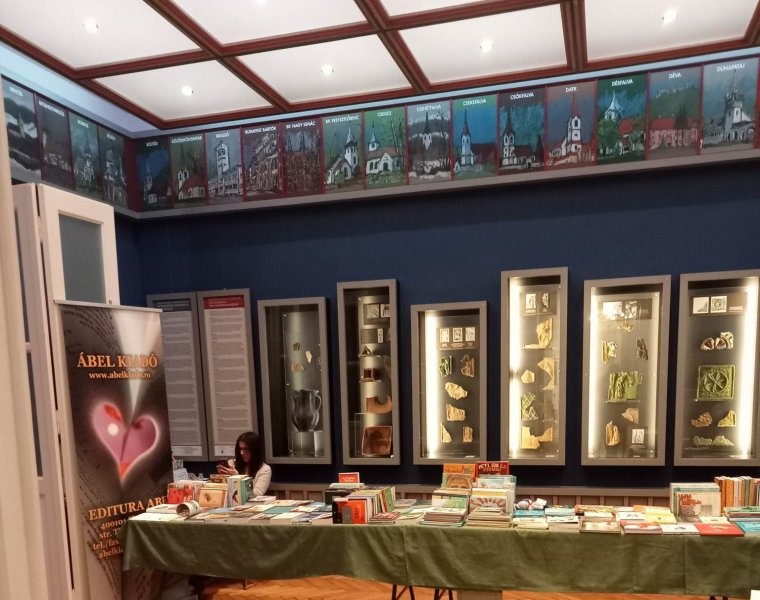 Szellemi táplálék karácsony ünnepére: adventi könyvvásárt rendeztek Kolozsváron a Vallásszabadság házában