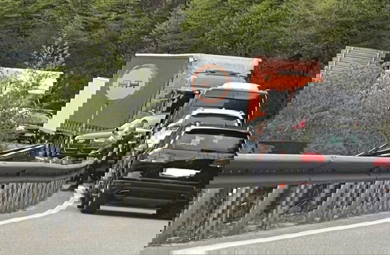 Baleset miatt áll a forgalom a DN1-es főúton, Csucsa térségében