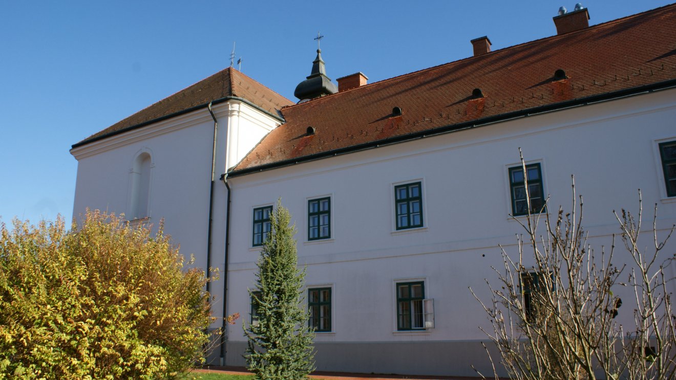 Monostori épület •  Fotó: Csermák Judit