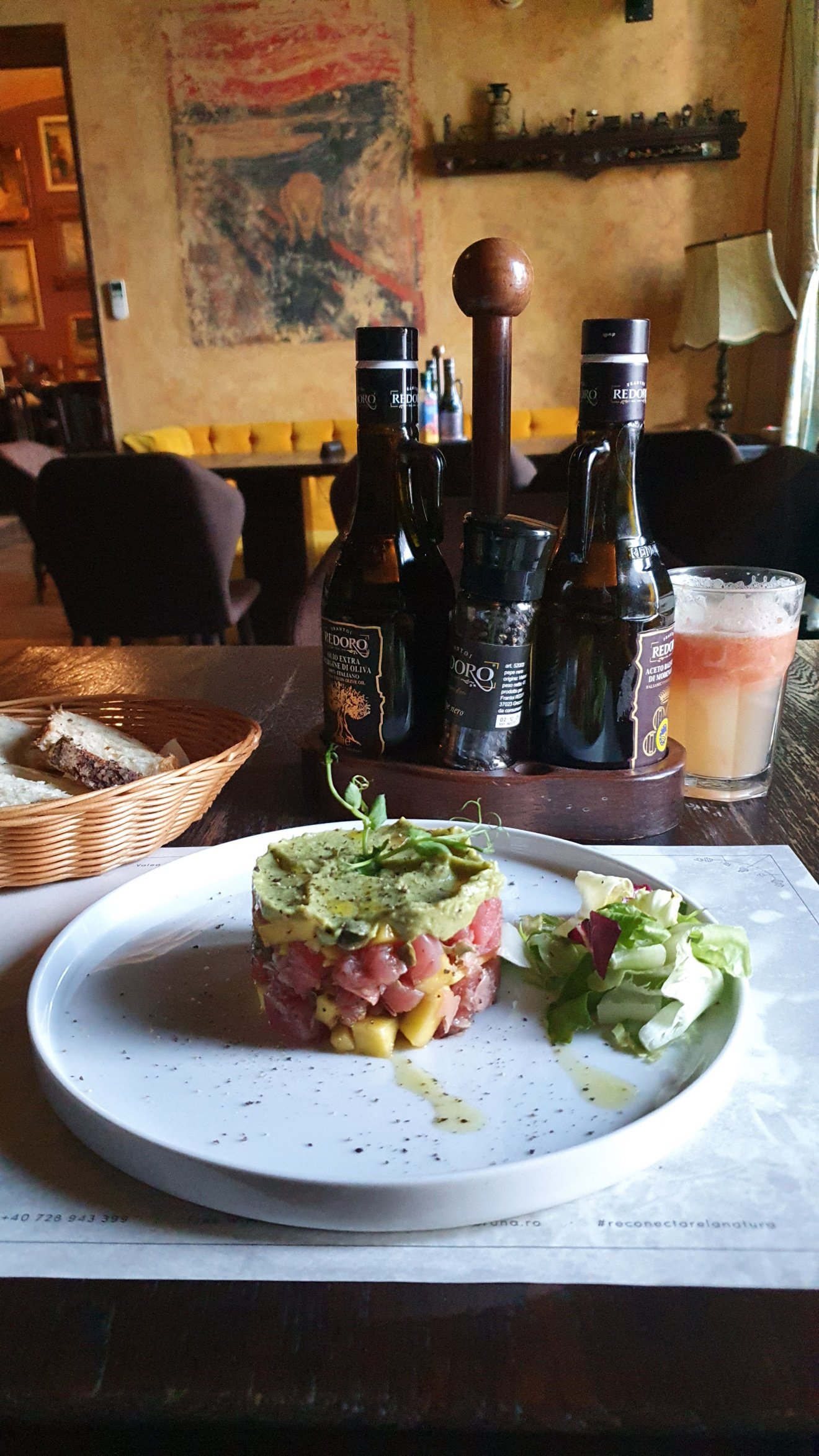 Avokádós tonhaltatár az aradi Art caféban •  Fotó: Borbély Zsolt Attila