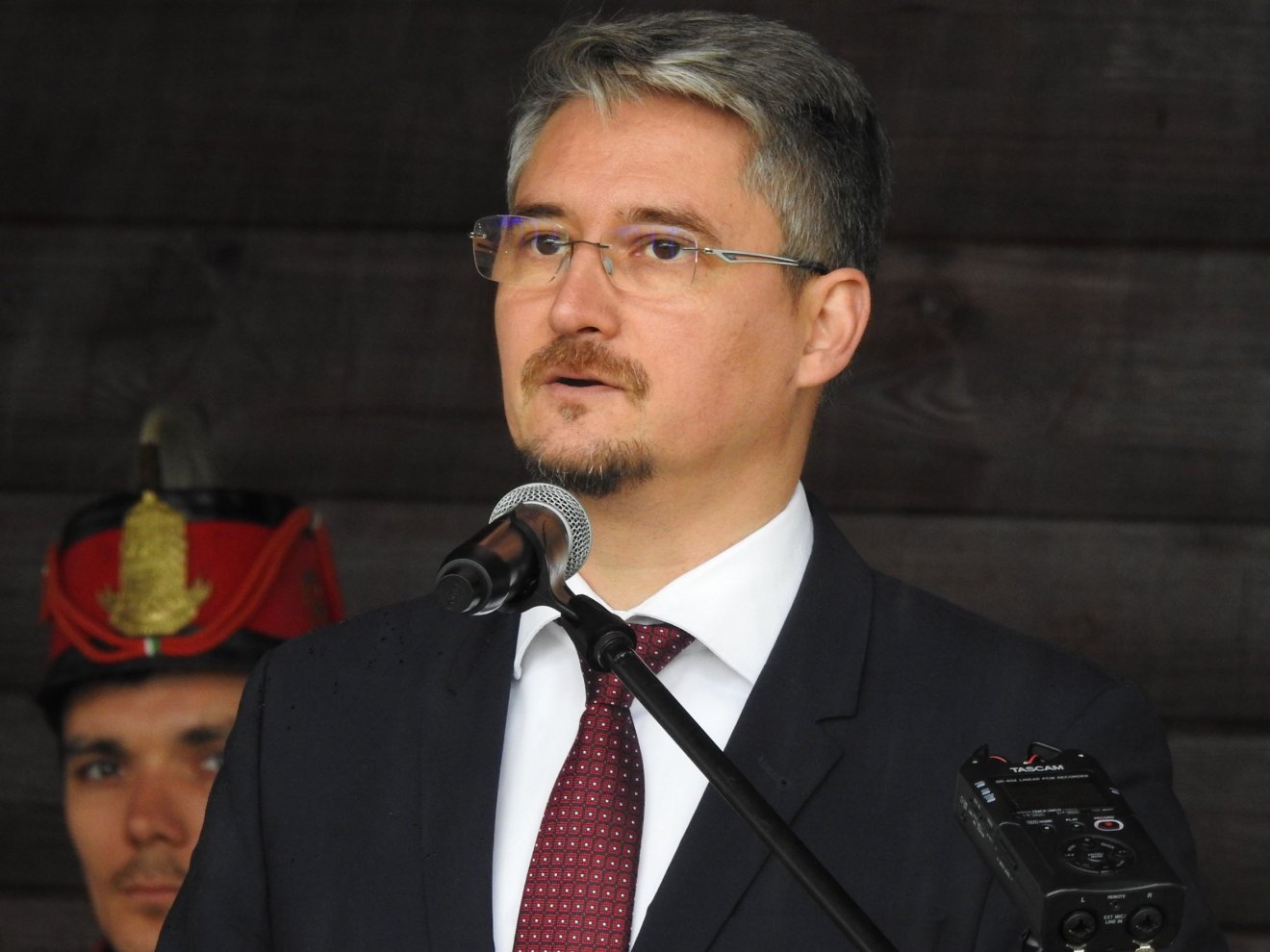 Bodó  Előd Barna polgármester úgy érzi, hogy rájuk mosolygott az Isten •  Fotó: Makkay József