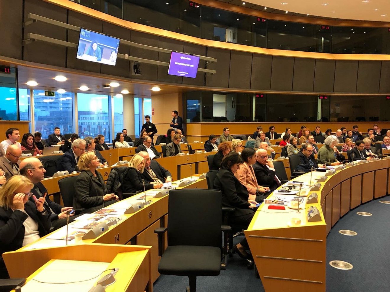 A brüsszeli meghallgatáson számos EP-képviselő vett részt •  Fotó: Facebook/Peter van Dalen