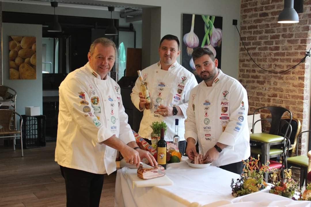 Ambrus György, Bondár László és Ambrus György Krisztián a luxemburgi versenyen •  Fotó: Békés Megyei Culinary Team