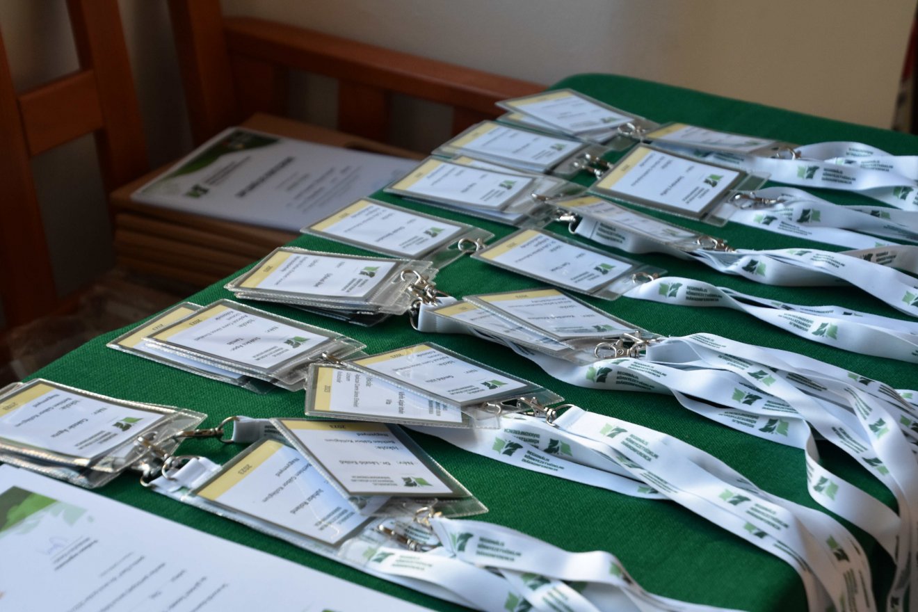 A diákkonferencia kitűzői a résztvevők számára •  Fotó: Kolozsvári Református Kollégium