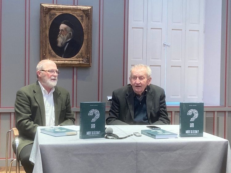 A kolozsvári könyvbemutatón Benkő Levente történész beszélgetett Gazda Józseffel •  Fotó: Gazda Árpád