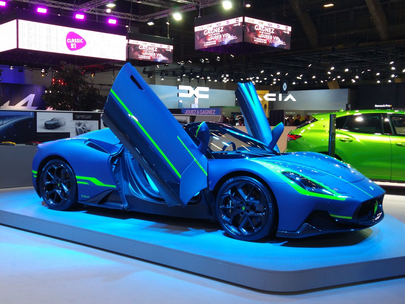 A luxusautók kategóriájában is több futurisztikus megoldás született • Fotó: Krivánszky Miklós