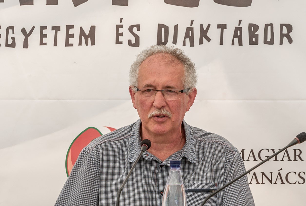 Toró T. Tibor az idei tusványosi táborban. Az EMSZ új szabályokat szeretne a választásokra az RMDSZ-szel •  Fotó: Pinti Attila