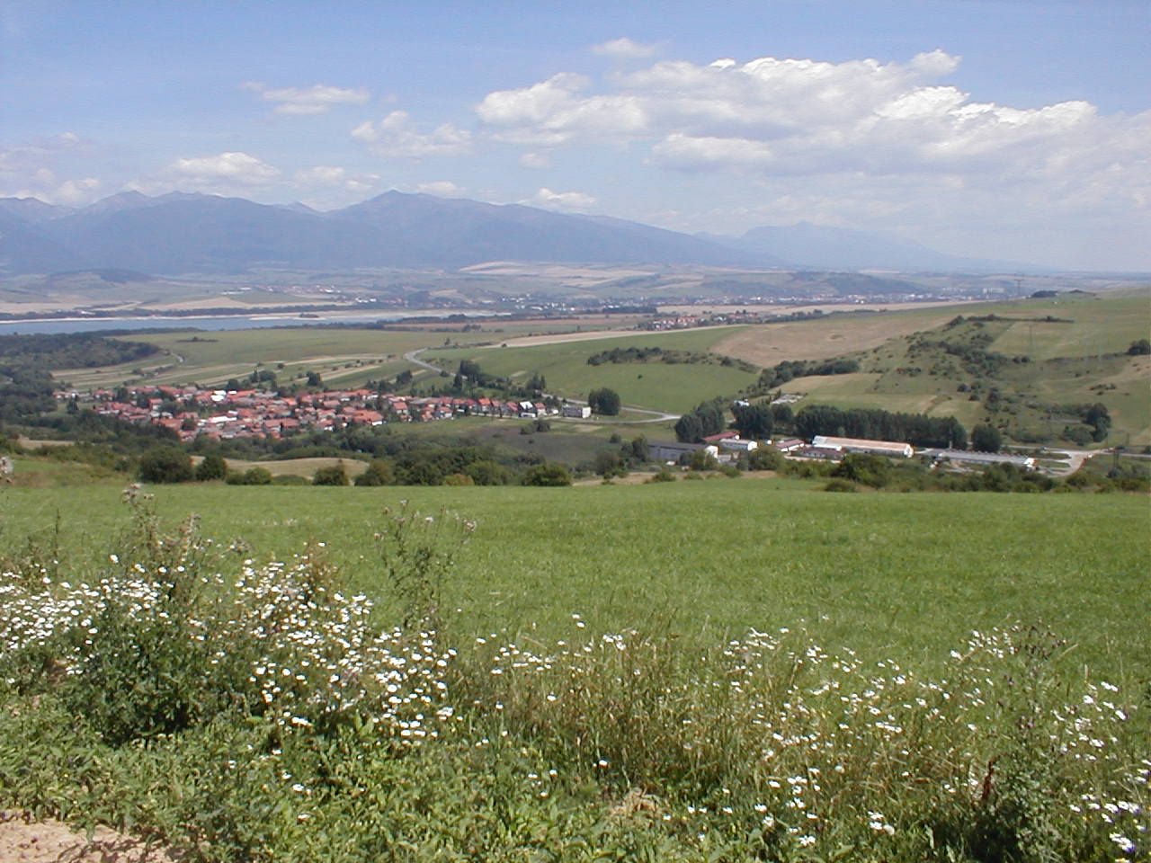 A távolban a Vihorlát hegység a mai Szlovákia területén •  Fotó: Wikipédia