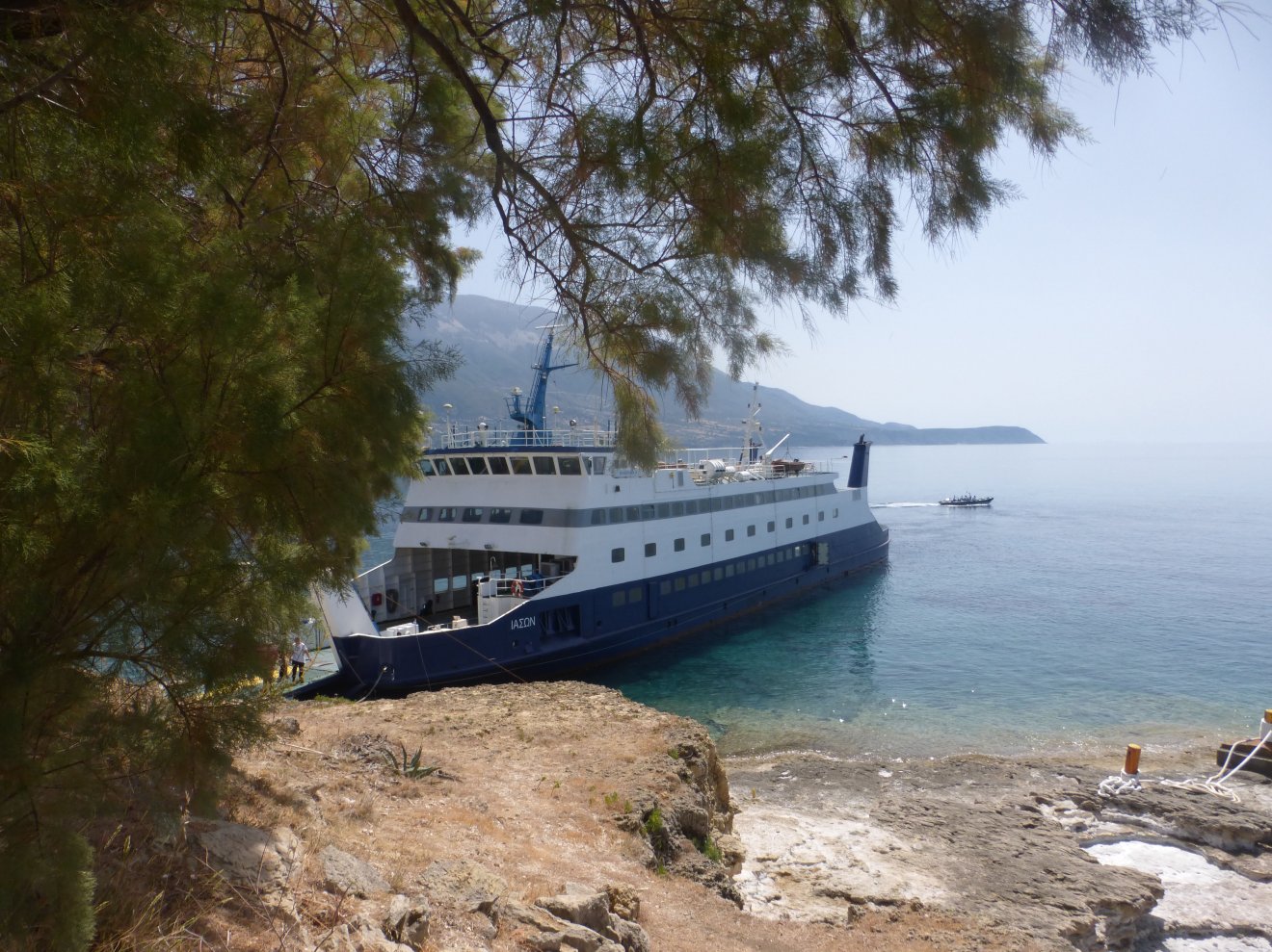 A szigetek közötti közlekedés egyik fontos járműve a Kefallínia komp •  Fotó: Csermák Judit