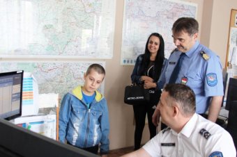 Édesapja életét mentette meg egy magyar kisfiú, a rendőrök megjutalmazták