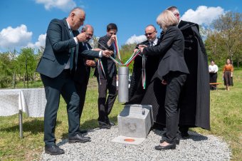 Új református templom alapkövét tették le Hadadon