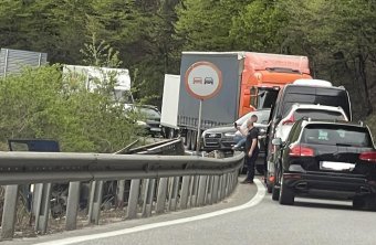 Baleset miatt áll a forgalom a DN1-es főúton, Csucsa térségében