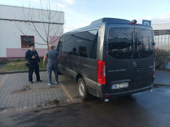 Utasokat szállító, részeg gépkocsivezető bukott le a román-magyar határátkelőnél