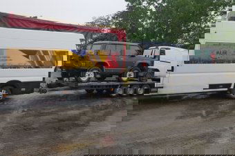 Romániába tartó, túlsúlyos járműveket állít meg a magyar rendőrség