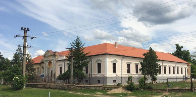 Részben felújított kúria. A Zichy-kastély Bihardiószeg község központjának emblematikus épülete •  Fotó: Facebook/Zichy-kastély