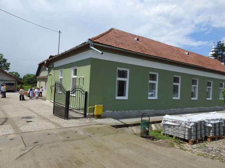 Magyar Ház. A falu apraja-nagyja birtokba vette az új közösségi helyszínt •  Fotó: Makkay József