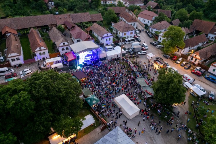 A magyarság olyan virág, aminek az anyaország a közepe, a külhoni magyarság pedig a szirmai – Altorjai Anita a Duna Napokról