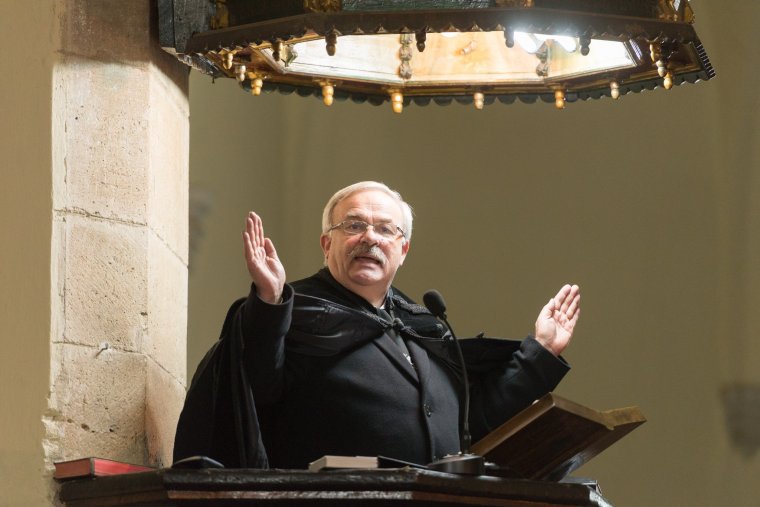 A mi felelősségünk a jövő nemzedék tanítása – beszélgetés Kató Bélával, az Erdélyi Református Egyházkerület püspökével