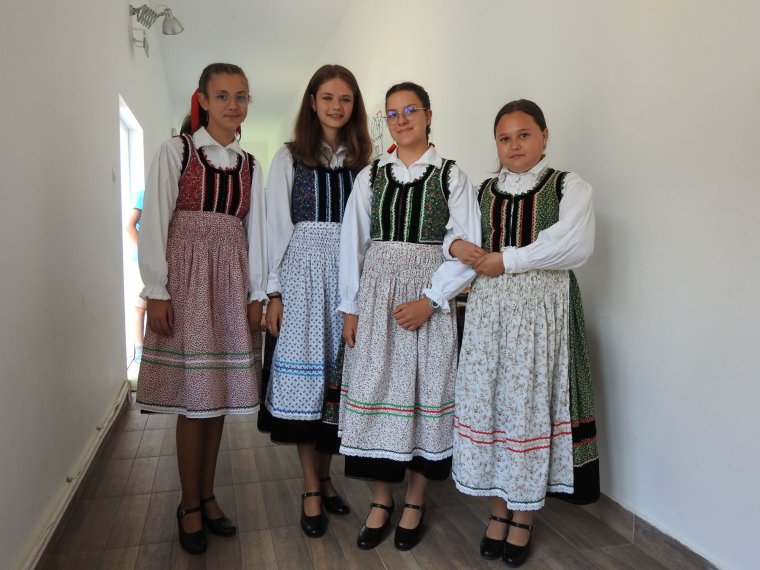 Jövőt ígérő gyerekzsivaj Székelykocsárdon – magyar polgármester vezeti a többségében román lakosságú községet