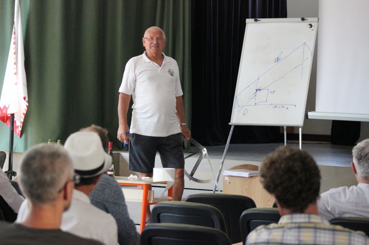 Ácsmester, aki a múltból meríti ötleteit –  ötkötetes kiadvánnyal népszerűsíti szakmáját a Pécsváradon élő Petar Ilijin