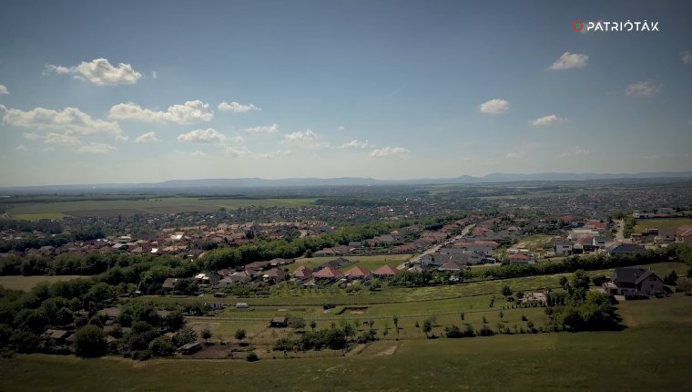 Dokumentumfilm a nemzeti ünnepen a Rákosmezei Királydombról