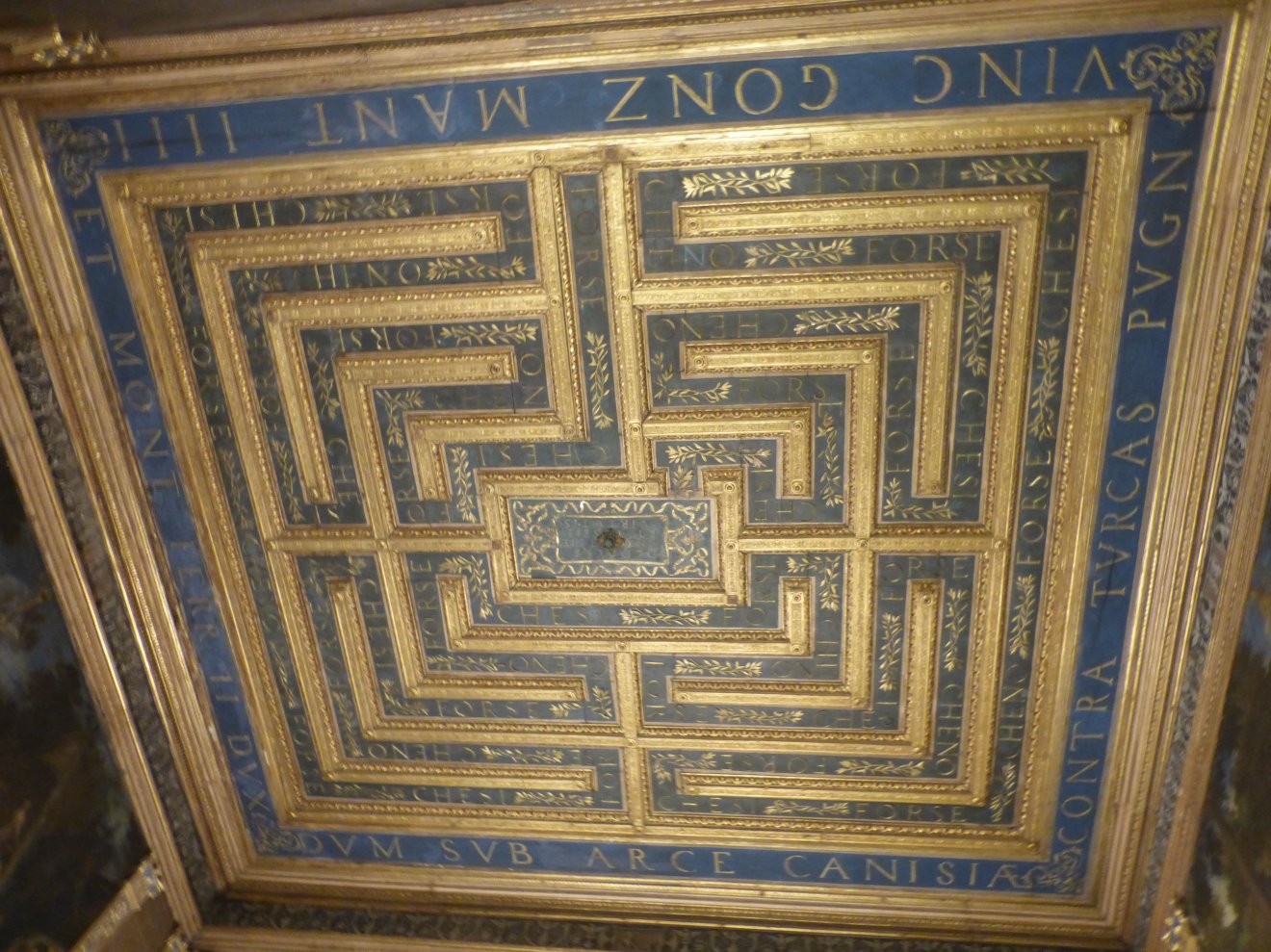 A Labirintus termének mennyezete a Palazzo Ducaléban •  Fotó: Csermák Judit