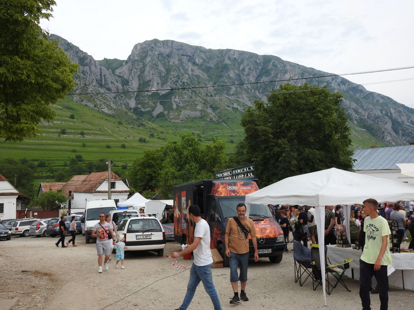 A Székelykő lábánál •  Fotó: Makkay József