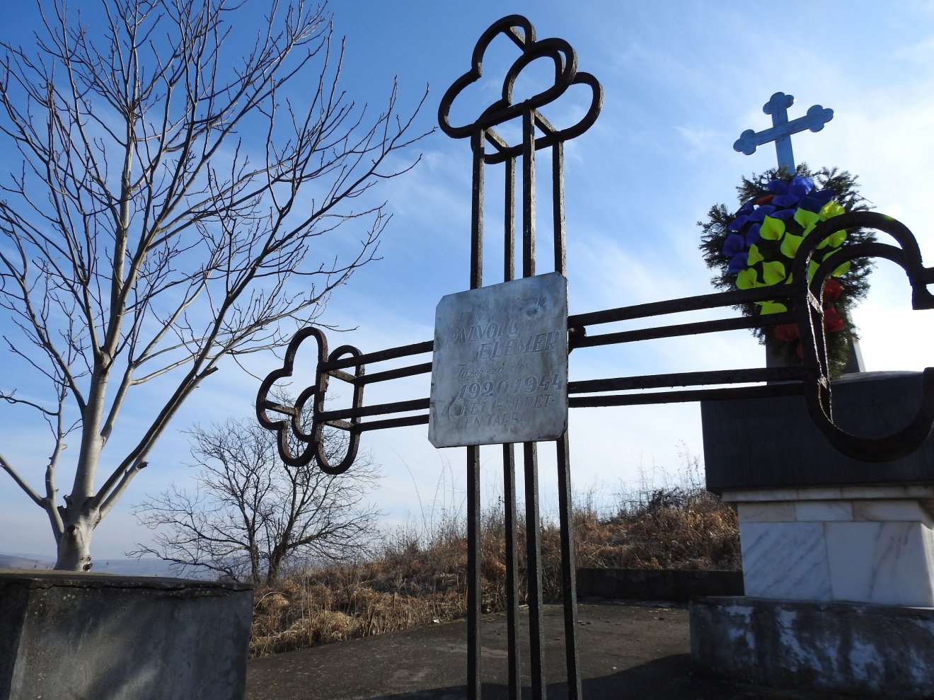 Aranyosegerbegy: ortodox keresztek magyar katonasíron &bullet;  Fotó: Makkay József