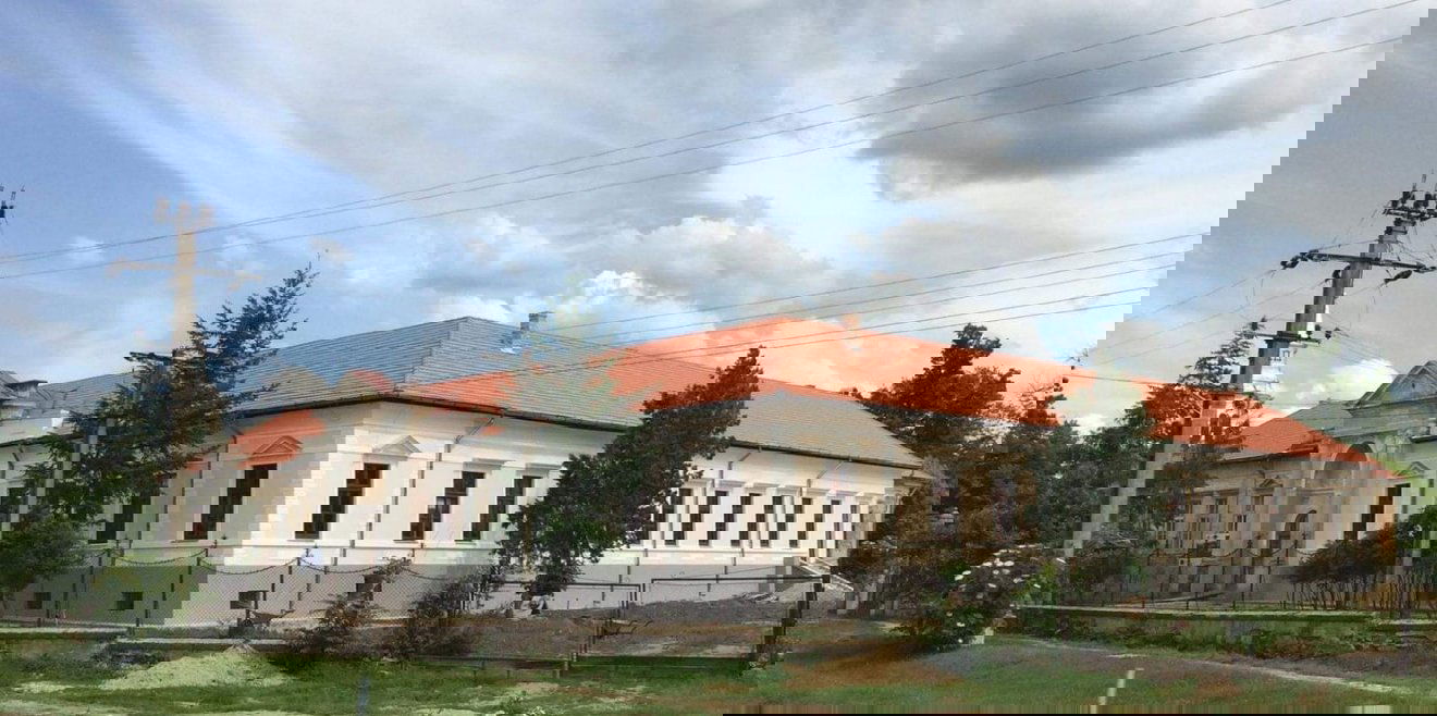 Részben felújított kúria. A Zichy-kastély Bihardiószeg község központjának emblematikus épülete •  Fotó: Facebook/Zichy-kastély