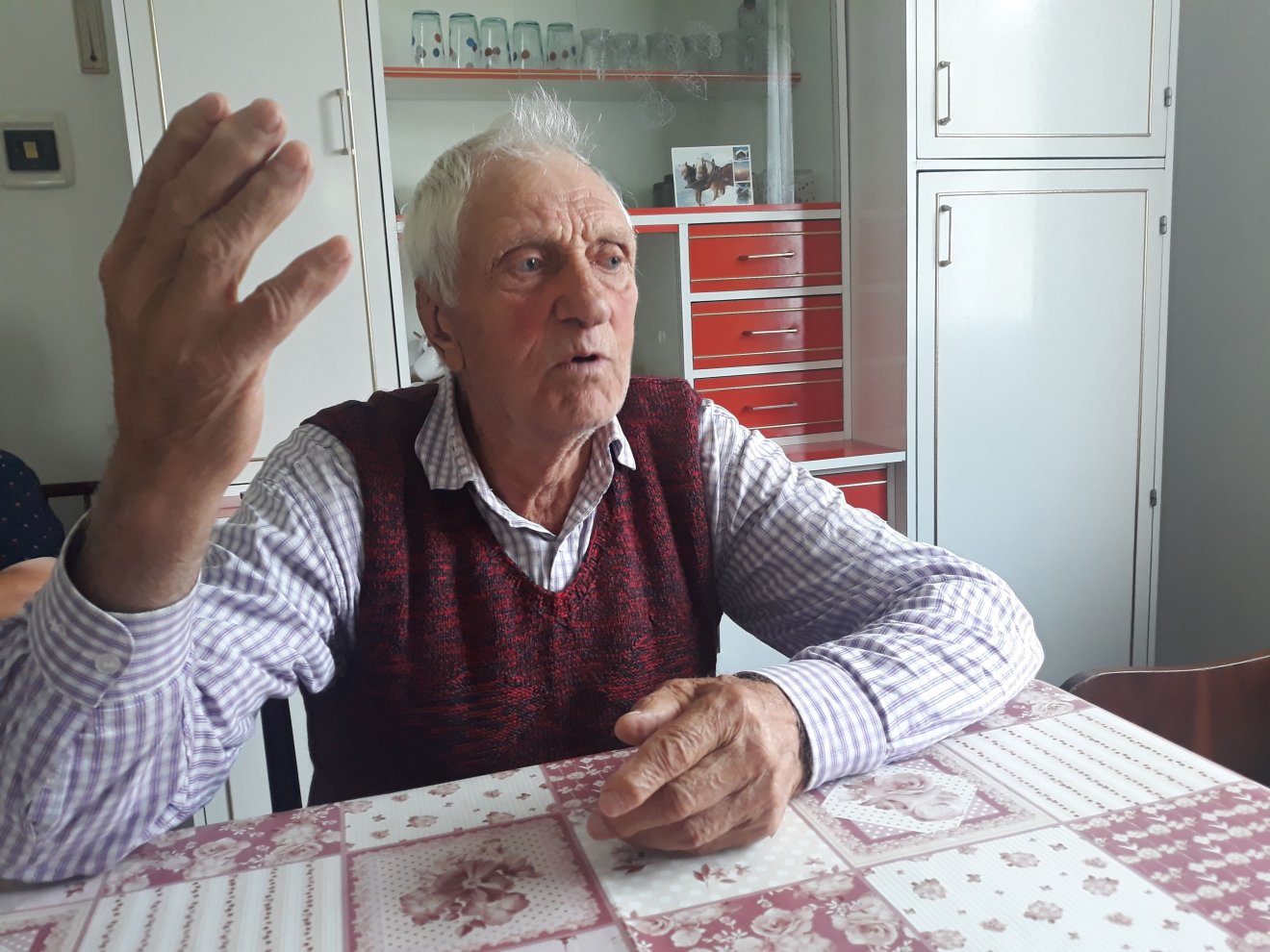 A gyergyóremetei Borbély Márton „Csúszkáló” már kisgyerekként járt Laposnyatelepen •  Fotó: Szucher Ervin