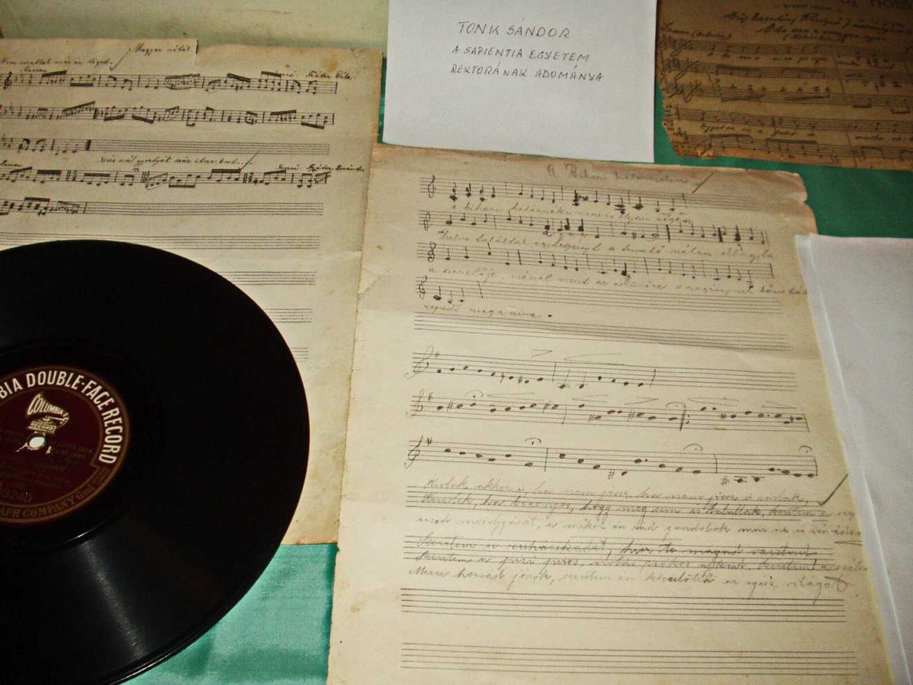 Kuriózum az érsemjéni múzeumból: a helybéli születésű Fráter Loránd kottái, a szerenádként legtöbbet énekelt nótákról •  Fotó: Sütő Éva