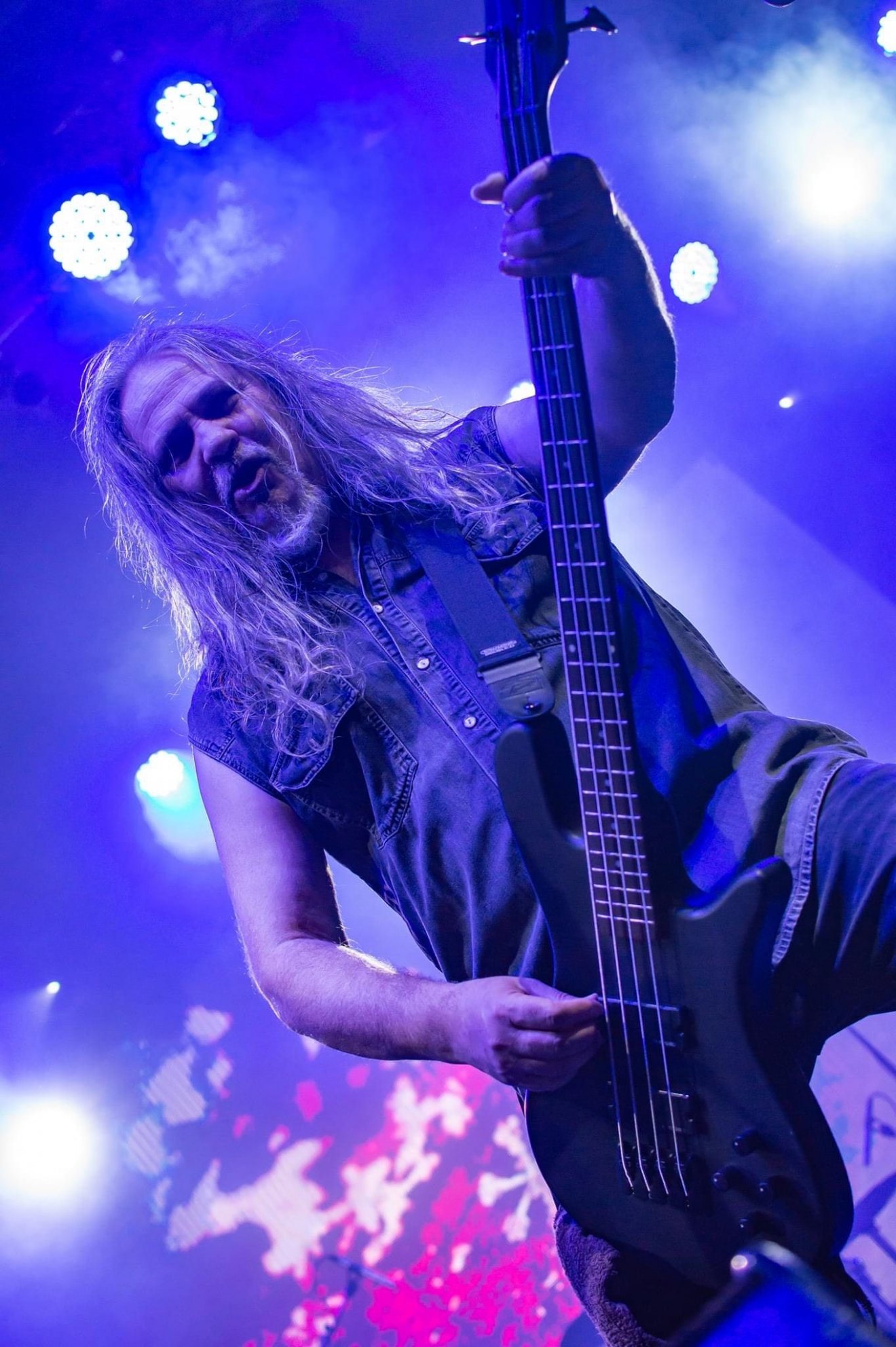 Az együttes basszusgitárosa, Göbl Gábor •  Fotó: Moby Dick