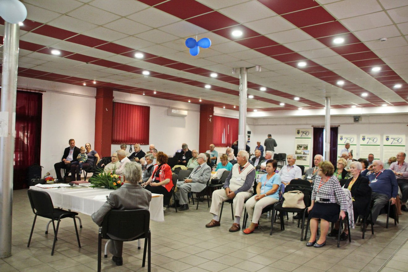 A Partiumi és Bánsági Műemlékvédő és Emlékhely Társaság jelenlévő tagjai és vendégei •  Fotó: Sütő Éva