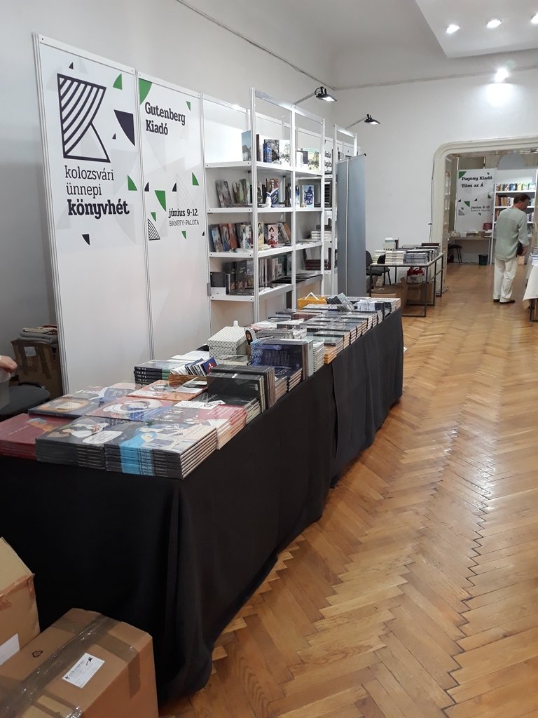 A kiadók polcai roskadoztak a jobbnál jobb kiadványoktól •  Fotó: Nánó Csaba