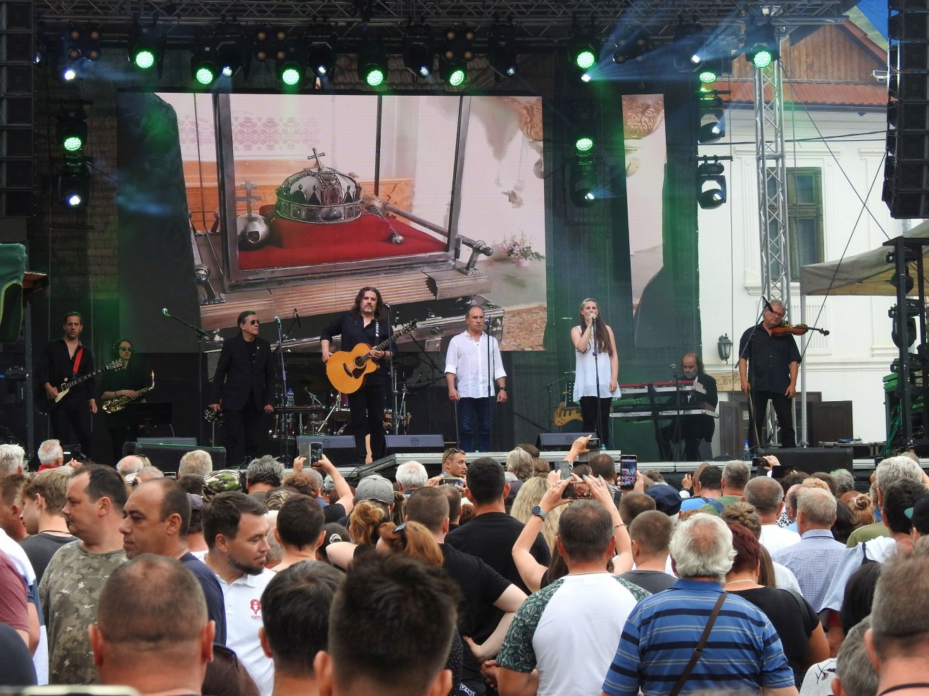 Kormorán koncert Torockón. A környező megyékből is érkeztek magyarok a Nemzeti Összetartozás Napjára •  Fotó: Makkay József