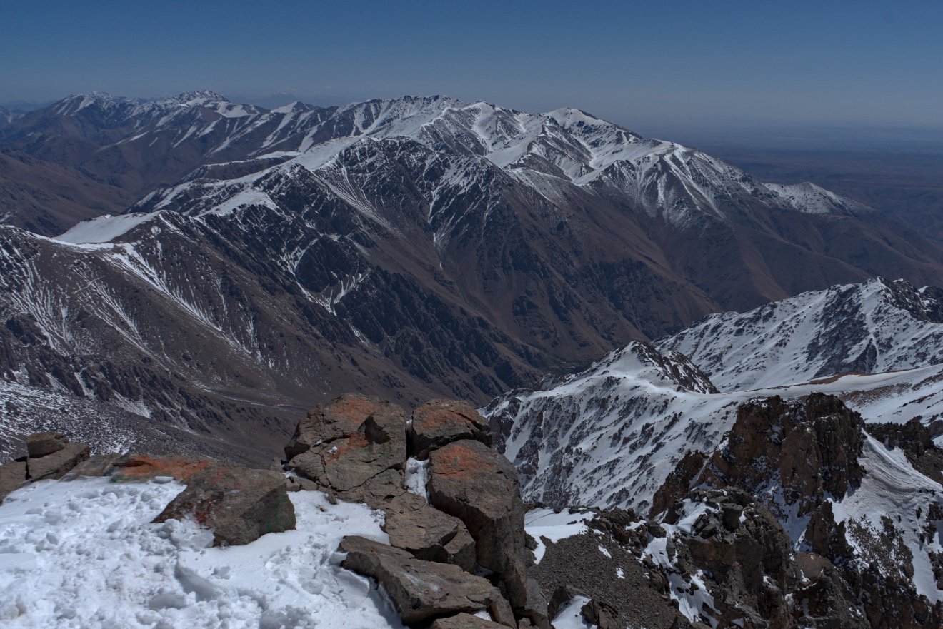 Az Atlasz-hegység hófedte csúcsai 4000 méter magasban •  Fotó: Ványi Dániel Attila
