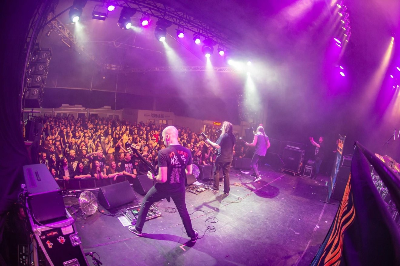 Koncertláz. Pályafutásuk során fellépéseikre mintegy 360 ezer belépőjegyekadtak el •  Fotó: Moby Dick