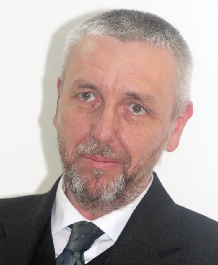 A rendhagyó kiállítás ötletgazdája Nemes András Csaba szobrász, aki ezzel is nyitni szeretett volna a fiatalok felé •  Fotó: Horváth László